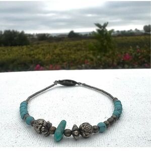Silver tone turquoise Howlite beaded bracelet